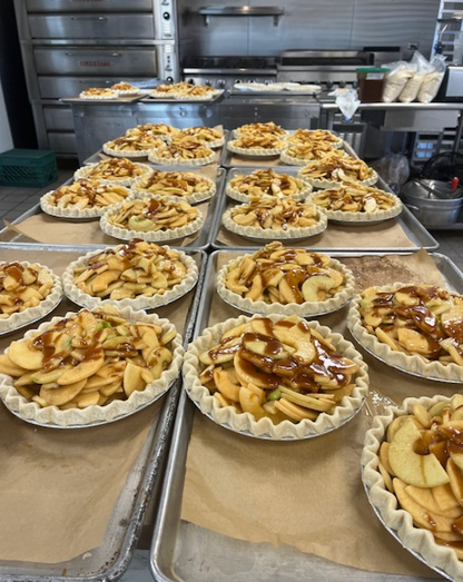 Apple caramel streusel pie